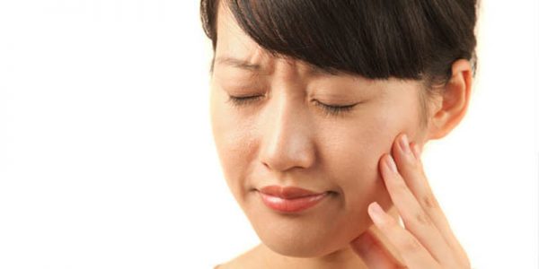 Nhai kẹo cao su quá lâu có thể khiến bạn bị đau hàm.