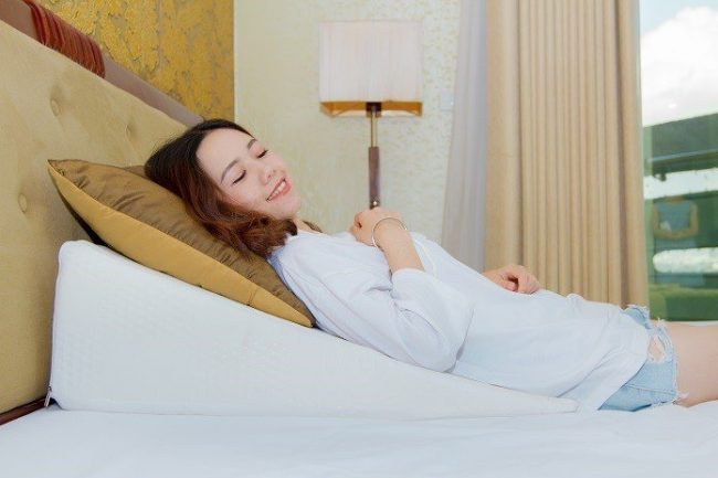 Kê cao đầu giường, bạn sẽ không phải lo lắng trào ngược ban đêm.
